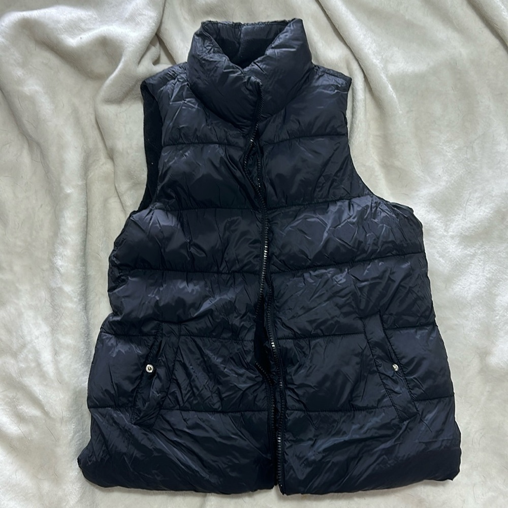 Small Black Sleeveless Puffer Vest